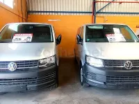 Usado VW Caravelle Trendline 114 CV (83 kW) 2018 Gris / plata Van