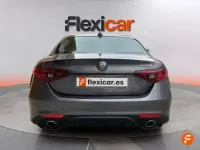 Begagnad Alfa Romeo Giulia Business 150 HK (110 kW) 2018 Grå Sedan