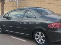 Usado Peugeot 307 CC 110 CV (80 kW) 2007 Verde Descapotable