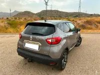 Usado Renault Captur Zen 90 CV (66 kW) 2014 Gris / plata SUV