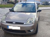 Usado Ford Fiesta Ghia 68 CV (50 kW) 2004 Beige Berlina
