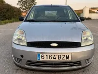 Usado Ford Fiesta Trend 80 CV (58 kW) 2004 Gris / plata Utilitario
