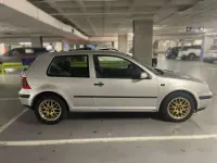 Usado VW Golf IV Highline 101 CV (74 kW) 2001 Gris Berlina