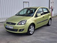 Usado Ford Fiesta 100 CV (73 kW) 2007 Verde Utilitario