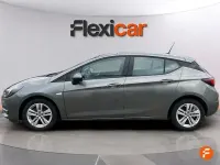 Usado Opel Astra 110 CV (80 kW) 2020 Marrón Familiar