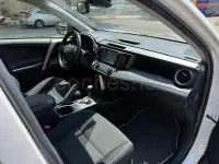 Usado Toyota RAV4 Hybrid Advance 197 CV (144 kW) 2018 Blanco SUV