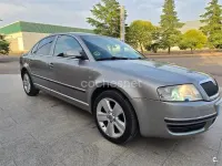 Usado Skoda Superb Elegance 140 CV (102 kW) 2007 Gris / plata Berlina