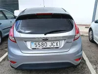 Usado Ford Fiesta Trend 75 CV (55 kW) 2015 Gris / plata Utilitario