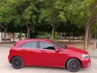 Usado Mercedes A180 Urban 122 CV (89 kW) 2015 Rojo Utilitario