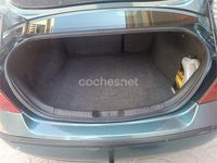 Usado Ford Mondeo Trend 125 CV (91 kW) 2002 Verde Berlina