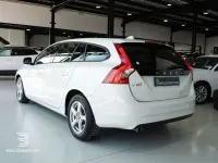 Usado Volvo V60 Momentum 120 CV (88 kW) 2016 Blanco Familiar