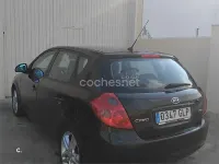 Usado Kia Ceed 115 CV (84 kW) 2009 Negro Utilitario