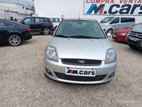 Usado Ford Fiesta Ambiente 68 CV (50 kW) 2007 Gris / plata Berlina