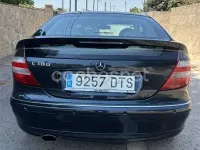Usado Mercedes C180 143 CV (105 kW) 2005 Gris / plata Berlina