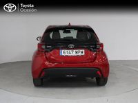 Usado Toyota Yaris Hybrid Active 116 CV (85 kW) 2024 Rojo Berlina