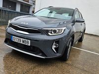 Usado Kia Stonic 100 CV (73 kW) 2022 Gris / plata SUV
