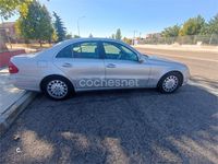 Usado Mercedes E220 Elegance 150 CV (110 kW) 2004 Gris / plata Berlina