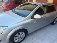 Usado Opel Astra Edition 110 CV (80 kW) 2010 Gris / plata Berlina