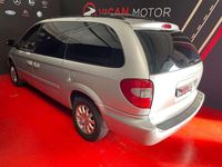 Usado Chrysler Voyager 179 CV (131 kW) 2005 Plateado Monovolumen