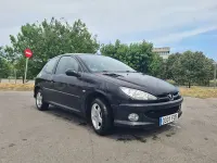 Usado Peugeot 206 70 CV (51 kW) 2009 Negro Berlina