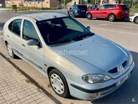 Usado Renault Mégane 100 CV (73 kW) 1999 Gris / plata Berlina