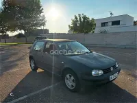 Usado VW Golf IV Conceptline 105 CV (77 kW) 2001 Gris / plata Berlina
