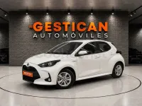 Usado Toyota Yaris Hybrid Active 116 CV (85 kW) 2022 Blanco Berlina