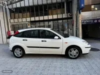 Usado Ford Focus Trend 100 CV (73 kW) 2003 Blanco Berlina