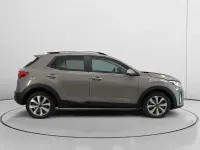 Usado Kia Stonic 120 CV (88 kW) 2022 Verde SUV
