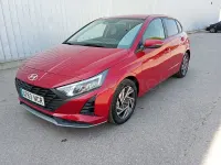 Usado Hyundai i20 79 CV (58 kW) 2025 Granate Utilitario