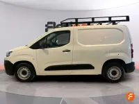 Usado Citroën Berlingo Feel 102 CV (75 kW) 2022 Blanco Monovolumen
