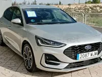Usado Ford Focus ST-Line X 125 CV (91 kW) 2023 Gris / plata Berlina