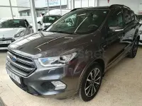 Usado Ford Kuga ST-Line 150 CV (110 kW) 2018 Gris / plata SUV