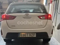Usado Toyota Auris Active 90 CV (66 kW) 2014 Blanco Berlina