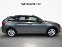 Usado Skoda Scala Essence 116 CV (85 kW) 2025 Gris Utilitario