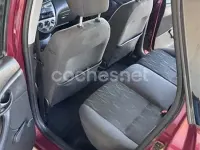 Usado Ford Focus Trend 100 CV (73 kW) 2003 Granate Berlina