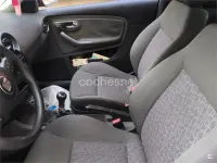 Usado Seat Ibiza Reference 100 CV (73 kW) 2006 Rojo Utilitario