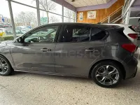 Usado Ford Focus ST-Line 125 CV (91 kW) 2021 Gris / plata Berlina