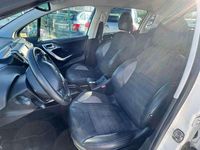 Usado Peugeot 2008 Allure 92 CV (67 kW) 2015 Blanco SUV