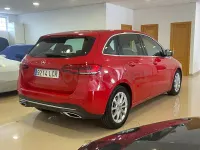 Usado Mercedes B180 116 CV (85 kW) 2020 Rojo Utilitario