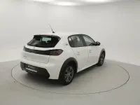Begagnad Peugeot e-208 Active 100 kW (136 HK) 2023 Vit Halvkombi