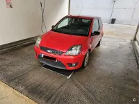 Usado Ford Fiesta Sport 90 CV (66 kW) 2007 Rojo Utilitario