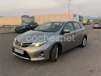 Usado Toyota Auris Active 90 CV (66 kW) 2013 Gris / plata Berlina