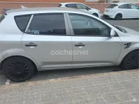 Używany Kia Ceed 109 KM (80 kW) 2007 Biały Hatchback