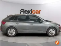 Usado Skoda Scala Selection 115 CV (84 kW) 2024 Gris Utilitario