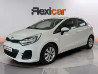 Usado Kia Rio 75 CV (55 kW) 2017 Blanco Berlina