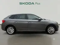 Usado Skoda Scala Selection 115 CV (84 kW) 2023 Gris Utilitario