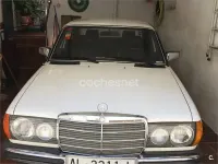 Usado Mercedes E200 75 CV (55 kW) 1985 Blanco Familiar