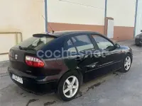 Usado Seat Leon 105 CV (77 kW) 2004 Negro Utilitario