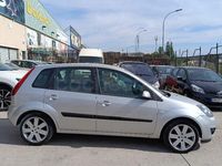 Usado Ford Fiesta Trend 68 CV (50 kW) 2006 Gris / plata Berlina